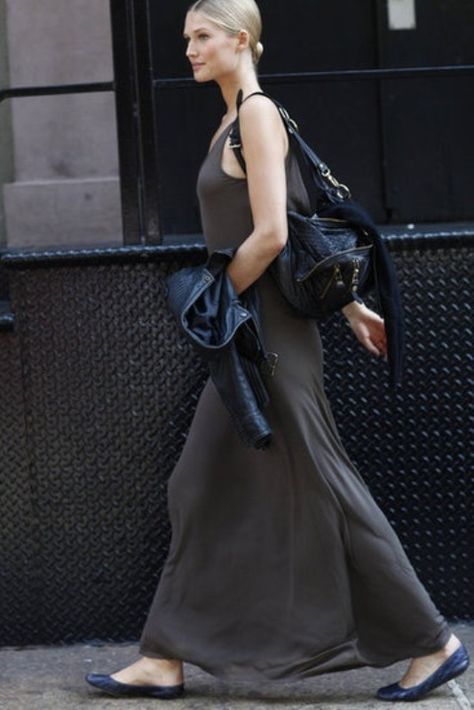 dresses for summer style http://www.jenny.gr/dresses-for-summer-style/ Street Style Dress Summer, Basic Maxi Dress, Gorgeous Summer Dresses, Street Style Spring, New York Fashion Week Street Style, Style Guru, Popsugar Fashion, Style Spring, Spring Street Style