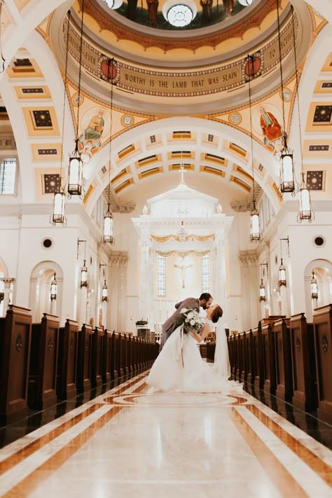 Indoor Church Wedding, Church Wedding Photos, Church Wedding Photography, Photography Tips And Tricks, Church Wedding Ceremony, Wedding Portrait Poses, Church Pictures, Cathedral Wedding, Wedding Picture Poses