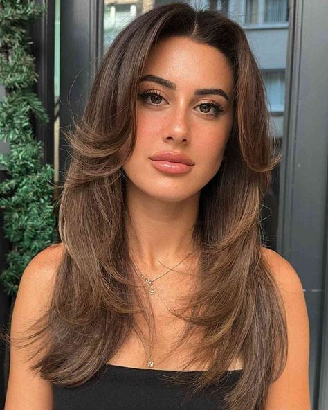 30 Stylish & Low-Maintenance Long Haircuts for Ladies with Long Hair Waist Length Hair, Long Haircuts, Low Maintenance Haircut, Curtain Fringe, Hair Brunette, Long Locks, Long Hair With Bangs, Haircuts For Long Hair, Long Straight Hair