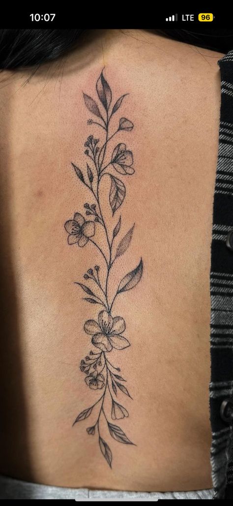 Baddie Tattoo Ideas Female Arms, Tattoos For Women Western, Jasmine Flower Spine Tattoo, Vine And Flowers Tattoo, Women’s Spine Tatoo, Roses Back Tattoo Women, Girly Back Tattoo, Morning Glory Spine Tattoo, Botanical Spine Tattoo