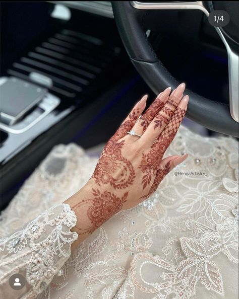 Mehndi Snapchat, Indian Henna Designs, Nail Paints, Engagement Mehndi, Henna Designs Wrist, Mode Ulzzang, Eid Mehndi Designs, Henna Art Designs, Modern Henna Designs