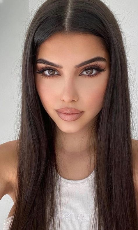 Sleek Straight Hairstyles, Straight Hairstyle, Light Makeup Looks, Classy Makeup, Date Night Makeup, Prom Eye Makeup, Bridesmaid Hair Makeup, Hairstyle Inspiration, בר מצווה