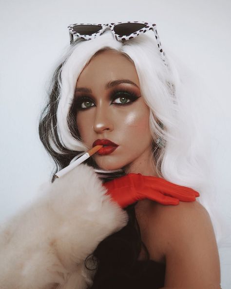 Cruelly Devil Makeup, Cruella Deville Costume Makeup, Cruella Deville Makeup Halloween, Carella Deville, Cruella Makeup, Cruella Deville Makeup, Hot Halloween Costumes Women, Flow 2000, Cruella Deville Costume