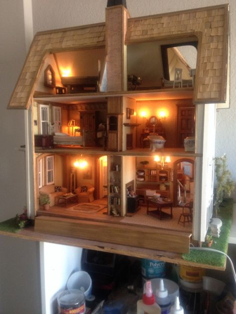 Jenn's Mini Worlds' Greenleaf Fairfield Doll House Fairfield Dollhouse, Fairfield House, Crochet Furniture, Doll House Plans, Victorian Dollhouse, Dolls House Interiors, House Miniatures, Dolls Houses, Miniature Kitchen