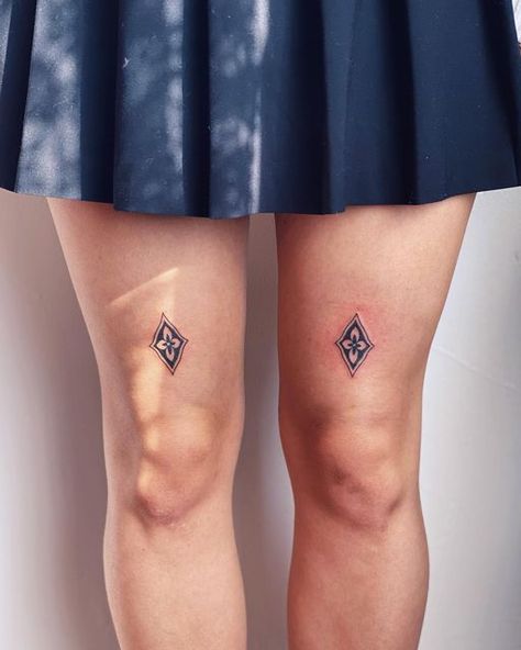 Tattoo Knee Woman, Below Knee Tattoo, Plate Tattoo, Tattoo Detailed, Leg Tattoo Placements, Above The Knee Tattoo, Above Knee Tattoo, The Knee Tattoo, Japanese Sun