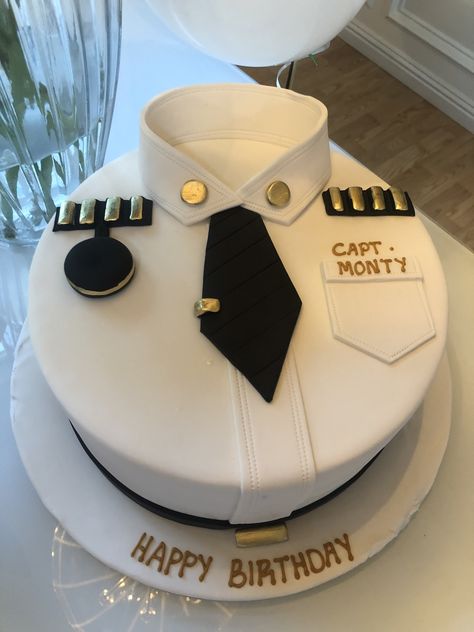 Pilot Bday Theme, Pilot Birthday Cake Ideas, Aviation Birthday Cake, Aviation Cake Ideas For Men, Pilot License Party, Pilot Retirement Cake, Pilot Captain Upgrade Party, Pilot Cake Design, Cake For Pilot