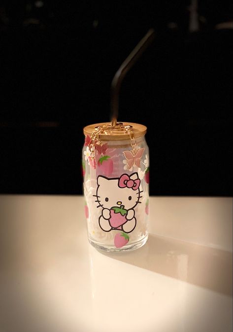 Cute customized hello kitty cup ♥️ Hello Kitty Glass Cup, Hello Kitty Cups, Valentines Cups, Hello Kitty Tumblr, Hello Kitty Cup, Tumblr Cup, Cricket Crafts, Cute Coffee Cups, Clear Cups