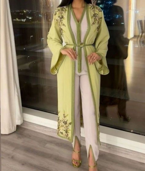 Moroccan Kimono, Moroccan Outfit, Morrocan Fashion, Morocco Fashion, Arabic Clothing, Fashion Showroom, Moroccan Clothing, Kaftan Designs, Kimono Outfit