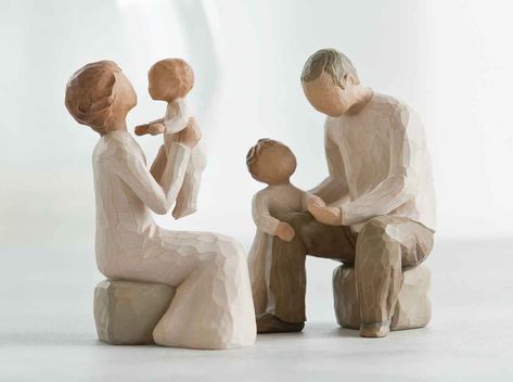 Family Groupings of Willow Tree hand-sculpted figures by Susan Lordi Willow Tree Statues, Willow Tree Design, Willow Tree Family, Willow Tree Figures, Diy Christmas Trees, Body Gestures, Willow Tree Angels, Tree Statues, Willow Tree Figurines