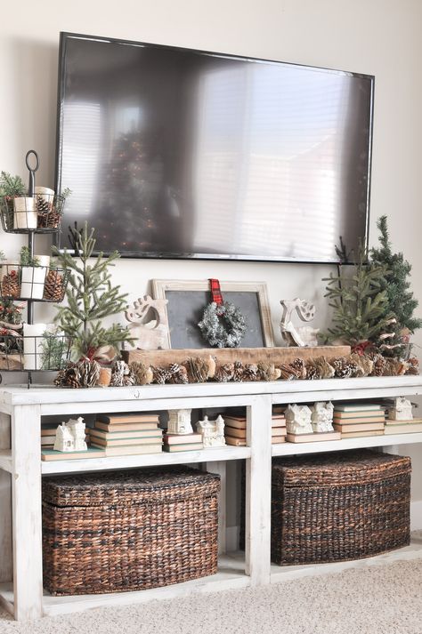 Take a tour of this beautiful, neutral Christmas Living Room. Winter Living Room Decor, Christmas Neutral, Cozy Christmas Living Room, Winter Living Room, Christmas Apartment, Christmas Living Room, Neutral Christmas, Christmas Decorations Living Room, Christmas Living Rooms