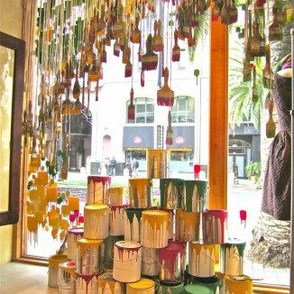 Escaparates de verano 19 Anthropologie Display, معرض فني, Window Display Retail, Decoration Vitrine, 귀여운 음식 그림, Furniture Dolly, Store Window Displays, Window Display Design, Retail Windows