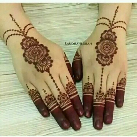 Very Simple Mehndi Designs For Beginners, Mahendi Designs Simple, Floral Mehndi Design, Dulhan Mehndi Design, Floral Mehndi, Inai Pengantin, Easy Mehndi Designs, Tato Henna, Finger Henna Designs