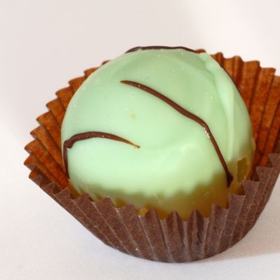 Copycat Fannie May Mint Chocolate Meltaways Mint Meltaways Recipe, Chocolate Meltaways, Wedding Baking, Mint Meltaways, Mint Chocolate Recipes, Mint And Chocolate, Meltaway Cookies, Candy Creations, Mint Cake