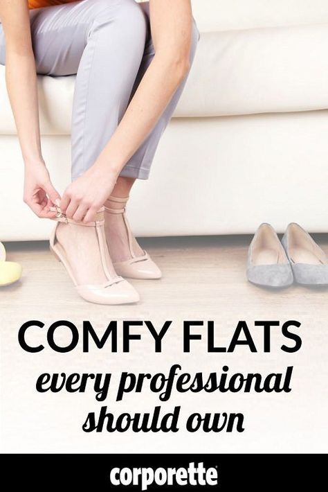 What are the most comfortable flats every professional should own? Particularly if you hate ballet flats and struggle to find comfortable heels, it can seem like your options are limited. We rounded up four types of comfy flats that every woman should try to wear to work. Workwear Ideas, Office Wear Women Work Outfits, Career Clothes, Professional Flats, Outfit Planning, Comfortable Work Shoes, Shoes Ads, Work Flats, Comfy Flats