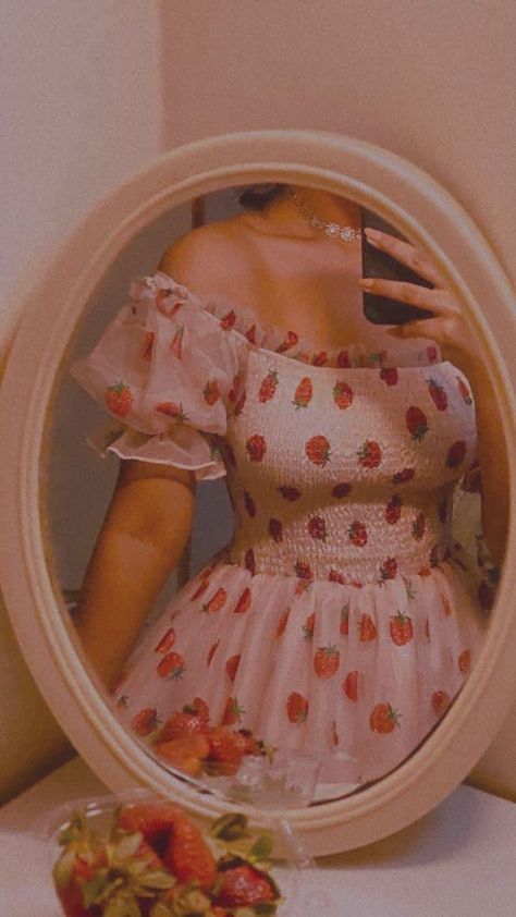 Strawberry Accessories Aesthetic, Strawberry Fashion Aesthetic, Strawberries Reference, Strawberry Aesthetic Outfit, Strawberry Outfit Aesthetic, Strawberry Dress Aesthetic, Strawberry Pink Aesthetic, Pink Strawberry Aesthetic, Felony Fartinez