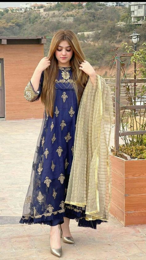 Casual Eid Outfits, Dress Design Pakistani, Dresses By Pattern, Eid Outfits, Trendy Shirt Designs, Womens Trendy Dresses, Eid Ul Adha, Pakistani Dresses Casual, Afghan Dresses