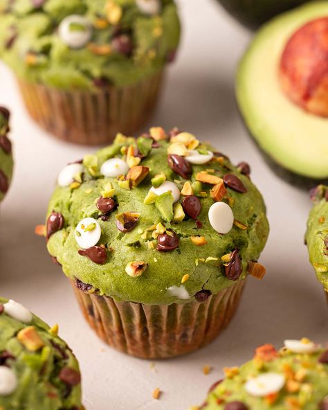 Vegan Avocado Muffins via @rainbownourish Avocado Muffins, Vegan Muffins, Vegan Carrot Cakes, Dairy Free Chocolate, Pumpkin Muffins, Vegan Cake, Cake Tins, Food Cakes, Vegan Baking