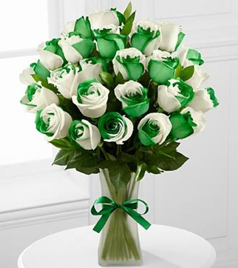 Green Wedding Inspiration, Green Roses, Emerald Green Weddings, St Patrick's Day Decorations, Rainbow Roses, Emerald Wedding, Colorful Roses, Irish Wedding, Flowers Online