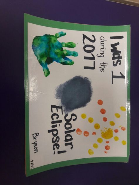 Solar Eclipse 2017 project toddlers Solar Eclipse Toddler, Solar Eclipse Keepsake, Pre K Solar Eclipse, Solar Eclipse Craft Ideas, Eclipse Activities For Toddlers, Solar Eclipse Handprint, Solar Eclipse Sensory Bin, Prek Solar Eclipse Activities, Solar Eclipse Crafts For Toddlers