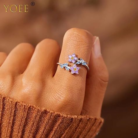 a special jewellery gift for your beloved one 💖🎁 Simple Rings, Rings Ideas, Unusual Rings, Flower Leaf, Leaf Ring, Fashion Jewelry Earrings, Sterling Silver Flowers, Girls Jewelry, Open Ring