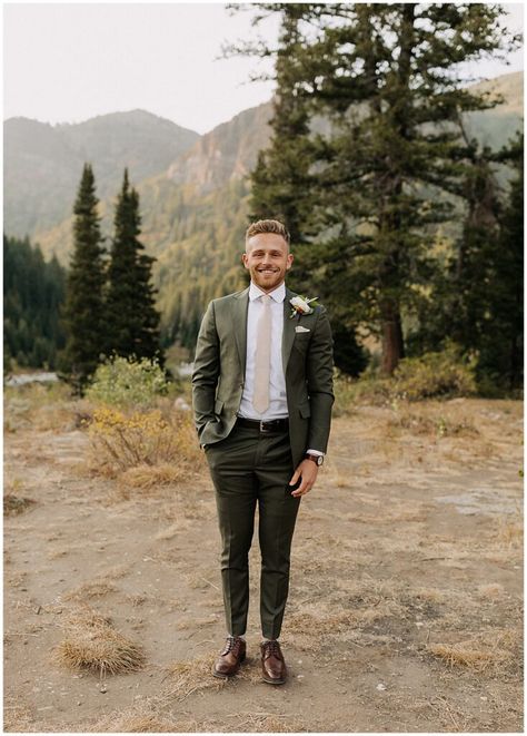 Mountain Wedding Suit Groom Attire, Wedding Mens Suits, Veil Simple, Casual Groom Attire, Green Wedding Suit, Grooms Attire, Wedding Groomsmen Attire, Suits Groom, Casual Grooms