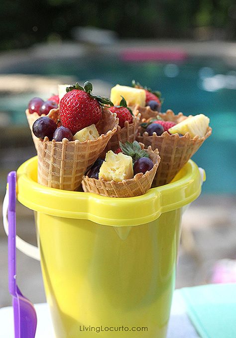 15 Super-cute snacks that will make your pool party a hit with the kids: Pool noodles licorice Pool Party Snacks, Flip Flop Cookie, Pool Party Ideas, Pool Party Food, Pool Party Kids, Summer Pool Party, Pool Birthday Party, Ice Cream Cones, Summer Snacks