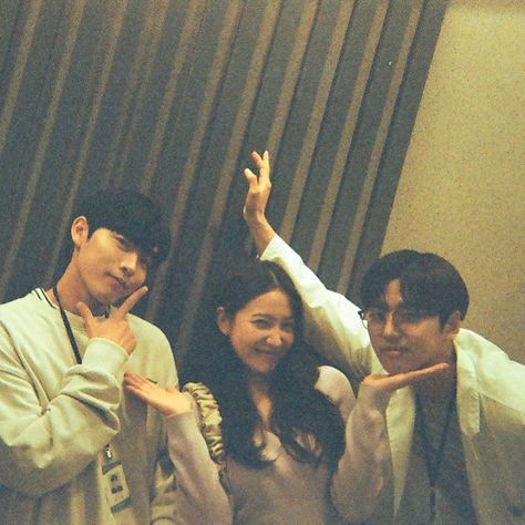 Yeri Hongseok, Sibling Pictures, Friendship Photoshoot, Love Triangle, Boy Best Friend, Step Up Dance, Friend Poses Photography, Guy Friends, Instagram Ideas Photography