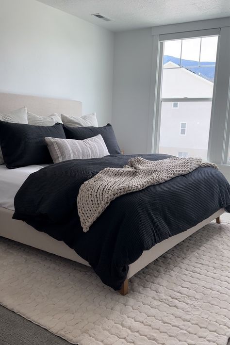 White And Black House Aesthetic, Black And Beige Room, Black Bedding Aesthetic, Beige And Black Aesthetic, Black And White Bedroom Aesthetic, Beige Black Interior, Black And Beige Bedroom, Beige And Black Bedroom, Black And Cream Bedroom