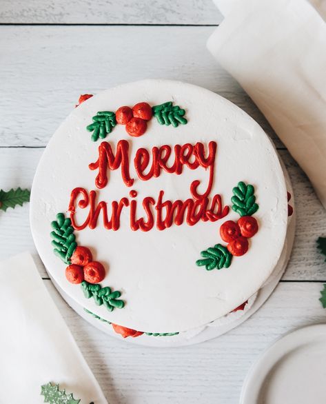 Wishing you all a very Merry Christmas from everyone at Lark! Crismas Cakes Ideas Easy, Cake Decorating Ideas Christmas, Christmas Cake Decorating Ideas, Christmas Cake Decorating, Merry Christmas Cake, Easy Christmas Cake Recipe, Professional Cake Decorating, Christmas Cakes Easy, Decorating Ideas Christmas