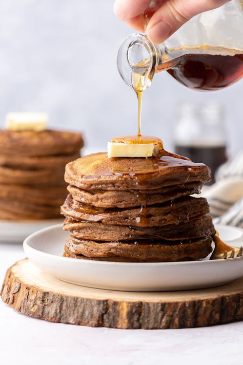 Looking for a little cool weather inspired twist on a classic? This one's for you. Molasses and warm spices like ginger and cinnamon make these Gluten-Free, Grain-Free pancakes seem extra special, but don't require any extra time in the kitchen. Win, win! Made with Otto's Naturals Cassava Flour so everyone can enjoy! Ottos Cassava Flour Recipes, Gingerbread Pancakes Recipe, Cassava Flour Recipes, Grain Free Pancakes, Gingerbread Pancakes, How To Make Gingerbread, Gluten Free Gingerbread, Paleo Dishes, Scrumptious Food