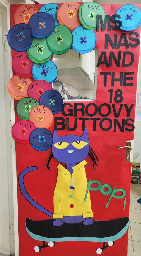 Book character door Book Themed Door Decorations, Theme Door Decorations, Hallway Decorations, Preschool Door, Book Door, Room Parent, Teacher Projects, Class Door, Book Theme