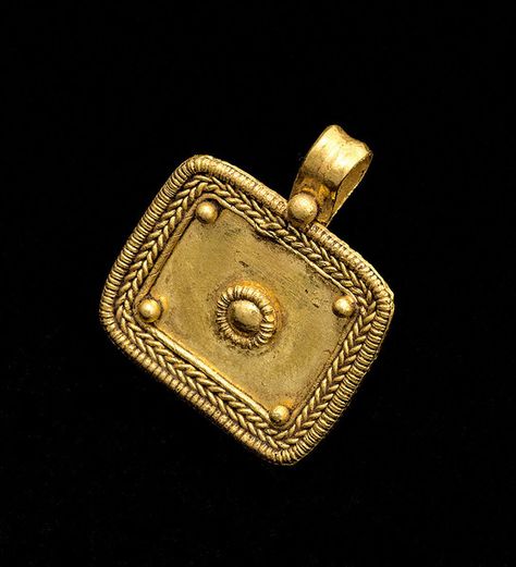 Ancient Pendant, Ancient Roman Jewelry, Byzantine Gold, Roman Artifacts, Byzantine Jewelry, Gold Shield, Ancient Jewels, Roman Jewelry, Pendants Gold