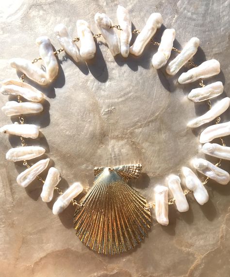 Gold Pearl Shell-shaped Jewelry, Gold Shell Pearl Jewelry, Elegant Gold Shell-shaped Pearl Necklace, Handmade Gold Mother Of Pearl Necklace, Elegant Gold Shell Pearl Necklace, Handmade Gold Shell Pearl Necklace, Gold Shell-shaped Mother Of Pearl Necklace, Angel Witch, Aesthetic Mermaid