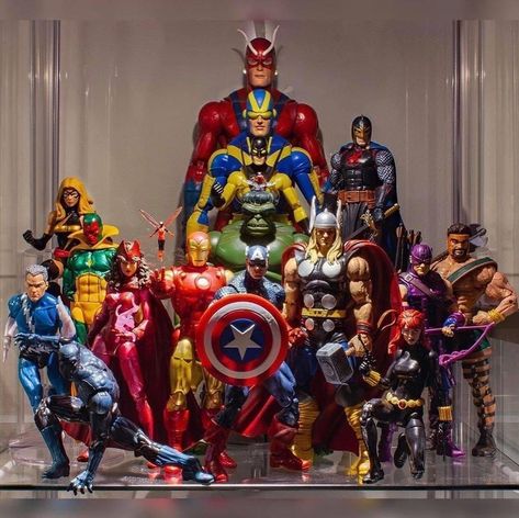 Action Figure Collection Display, Marvel Toys Collection, Marvel Legends Display, Action Figure Display Ideas, Kirby Figures, Nerd Room Ideas, Classic Avengers, Toy Collection Display, Figures Display