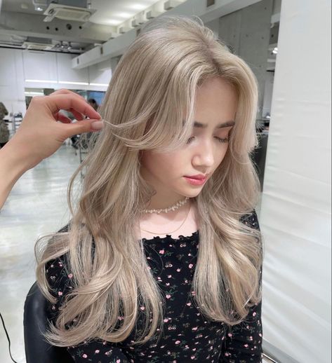 Long Layered Haircut, Blonde Layered Hair, Layered Hair With Bangs, Hair Inspiration Long, Gorgeous Hair Color, Long Layered Haircuts, Blonde Hair Inspiration, Layered Haircut, Long Hair With Bangs