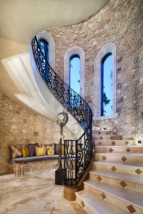 20 Astonishing Mediterranean Staircase Designs Your Home Needs Jauregui Architects, Mediterranean Staircase, سلالم حلزونية, Home Paint Colors, Construction Portfolio, Wallpapers Home, Home Paint, Casa Container, Tudor House