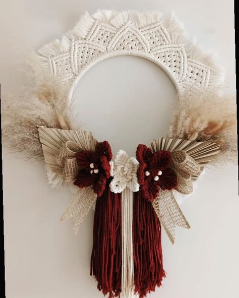 You all have probably noticed by now that macrame flowers is my thing, and I will never miss a good chance to add a flower or two to my designs! 😁 So here's a lovely indoor wreath with super soft natural pampas grass, burlap ribbons and some really gorgeous macrame flowers in natural and burgundy red colours! ❤️🤍❤️ >> Pop over to my website and see what else is available! 🕺🏻 #macramewreath #mandalaart #macramemandala #macrameflower #wreathdecor #wreaths #handmadewreath #christmaswreath #sma... Macrame Wreath With Flowers, Macrame Flowers, Diy Macramé, Macrame Inspiration, Macrame Mandala, Indoor Wreath, Macrame Ideas, Burlap Ribbon, Macrame Tutorial