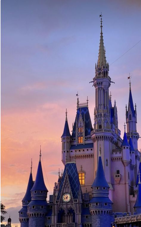 Disney Castle Aesthetic, Disney Castles, Disneyland Castle, Disney Movies To Watch, Disney Paris, Disney Background, Disney Wallpapers, Cute Disney Pictures, Disney Orlando