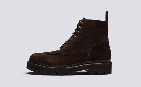 Derby Boots, An Apron, How To Make Shoes, Men Fits, Mens Shoes Boots, Suede Boots, Brown Suede, Boots Men, Suede Leather