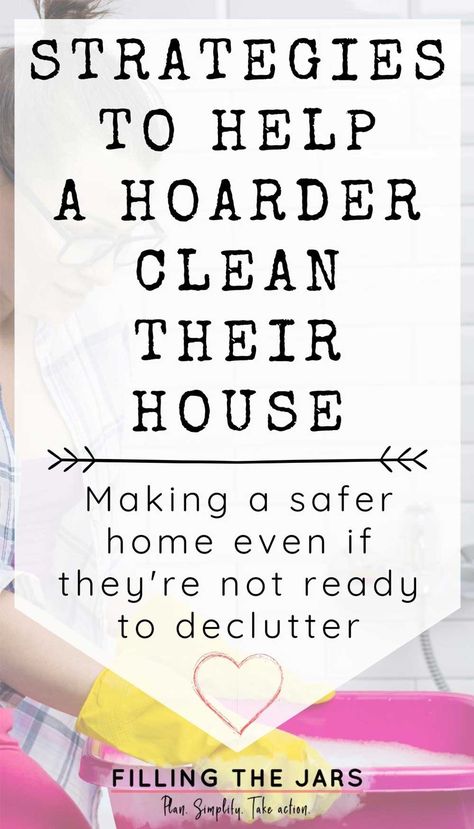 Text strategies to help a hoarder clean their house on white background over image of woman holding pink pan of soapy water in bathroom. Helping A Hoarder, Cleaning Hoarder House Tips, How To Help A Hoarder, Cleaning A Hoarders House Tips, How To Clean A Hoarders House, Hoarder Cleaning Tips, Hoarder Help, Hoarding Help, Lagom Lifestyle