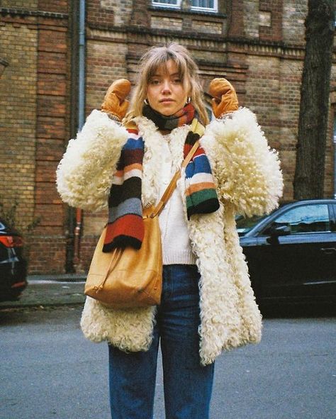 Cooler Style, Handmade Scarf, Winter Boho, Old Shoes, Winter Fits, Mode Inspo, The 70s, Looks Vintage, Winter Looks