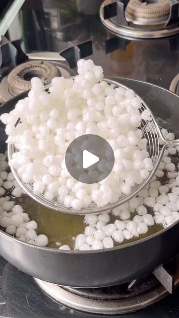 Sweet Making Videos, Sweet Dishes Indian, Indian Snack Recipes Vegetarian, Healthy Indian Recipes Vegetarian, Sweets Recipes Indian, Rava Sweet Recipe, Quick Indian Snacks, Snacks Recipes Indian, Indian Snacks Recipes