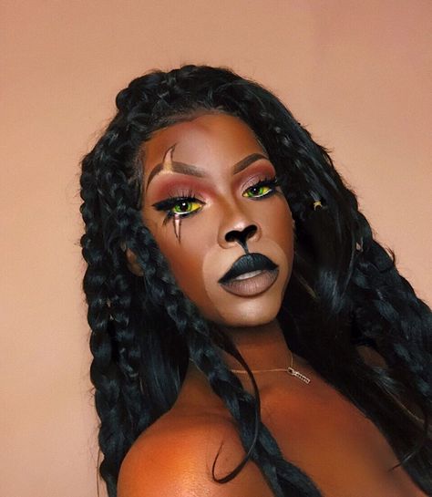 5,116 Likes, 205 Comments - 𝑾𝒆𝒊𝒓𝒅 𝑪𝒓𝒆𝒂𝒕𝒊𝒗𝒆🦋 (@aangelsimms) on Instagram: “LONG.... LIVE....THE....KING🔥 “THE LION KING” ______________________ • • Face foundation @huda…” Black Hair Halloween Costumes, Scar Makeup, Long Live The King, Cute Halloween Makeup, Hot Halloween Outfits, Hot Costume, Face Foundation, Halloween Makeup Pretty, Pretty Halloween Costumes