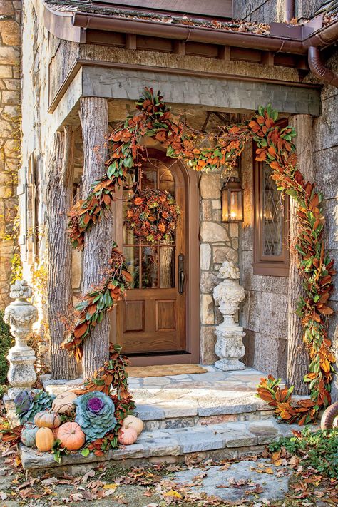 Hang a Garland Portico Shabby Chic, Fall Front Porch Ideas, Fall Deco, Autumn Decorating, Fall Front Porch, Fall Outdoor Decor, Fall Front, Fabulous Fall, Fall Outdoor