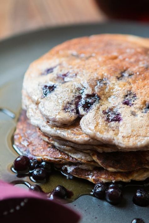 Sometimes you just need a big pile of pancakes and these healthy wild blueberry cottage cheese pancakes will fill your belly but not your waistline. gluten-free Blueberry Cottage Cheese, Cottage Cheese Pancakes Recipe, Cottage Cheese Recipes Healthy, Oh Sweet Basil, Cottage Cheese Pancakes, Cheese Pancakes, Cottage Cheese Recipes, Dessert Simple, Sweet Basil