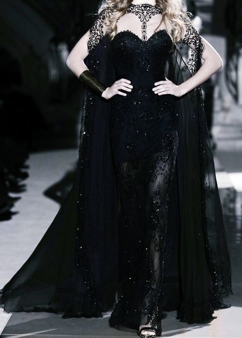 This is the perfect evil queen dress! #black Zuhair Murad Haute Couture, Zuhair Murad, Black Gown, Fantasy Dress, Yohji Yamamoto, Fantasy Fashion, Dark Fashion, Mode Inspiration, Beautiful Gowns