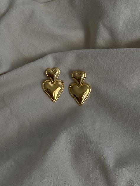 #goldearrings #heartearrings #goldjewlery #doubleheartearrings #vintageaesthetic #oldmoney #earrings #jewllery Gold Heart Earrings, Jewelry Product Shots, Gold Heart Earring, Jewelry Photoshoot, Instagram Tutorial, Earring Trends, Heart Shaped Earrings, Heart Drop Earrings, Girly Jewelry