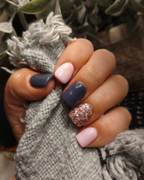 Bethany H created this gorgeous fall themed mani using the Fall Floral Trio which includes two solids and a chunky glitter mix. These dip powders can also be used with monomer and gels. Find out more about us on Facebook - https://www.facebook.com/groups/kimberzkreations Fall Chunky Glitter Nails, Fall Nail Colors Dip Powder Short Nails, Anc Nails Ideas Fall, Fall Powder Dip Nail Ideas 2023, Fall Nails 2023 Trends Dip, November Dip Nail Ideas, Fall Nails Gray, Fall Nails Ideas Autumn Dip Powder, Fall Gel Nails Ideas Autumn