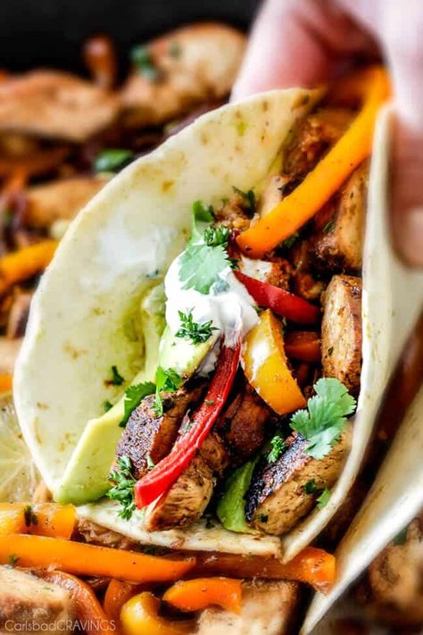 Chipotle Copycat Recipes, Easy Skillet Chicken, Fajita Marinade, Fajitas Recipe, Homemade Fajita Seasoning, Chicken Fajita Recipe, Pan Chicken Fajitas, Chicken Fajita, Fajita Recipe