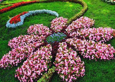 Flower Shaped Floral Garden Bed Layout #flowerbed #flowerpot #gardens #gardenideas #planter #gardeningtips #decorhomeideas Flower Bed Designs, Flower Garden Design, Creative Decoration, Decoration Garden, Secret Gardens, Have Inspiration, Outdoor Garden Decor, The Secret Garden, Beautiful Flowers Garden